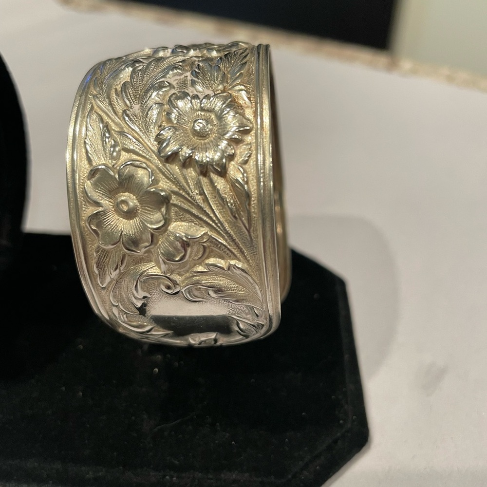 Vintage S Kirk & Son Floral Repousse 1 1/4” Wide Cuff Bracelet - Picture 3 of 8